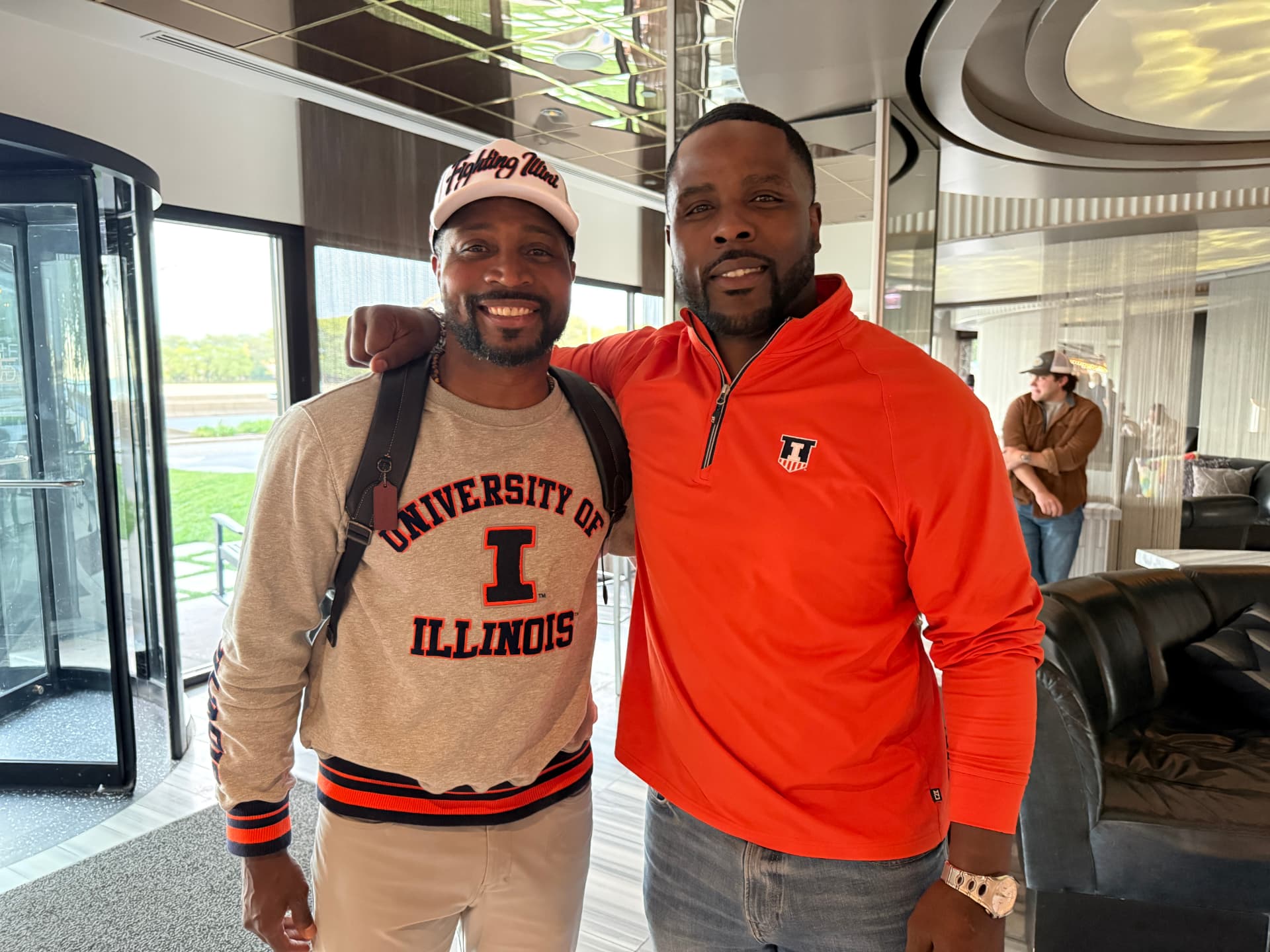Isiah Williams with an Illinois supporter at a Fighting Illini event